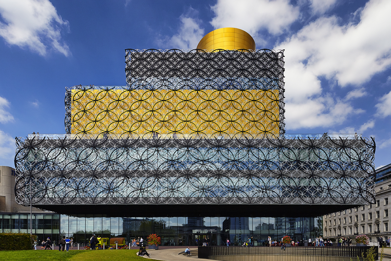 Architectural photography exterior: Library of Birmingham, Birmingham, Midlands, UK. Architect: Francine Houben @ Mecanoo architecten. Image (C) Matthewlingphotography.co.uk