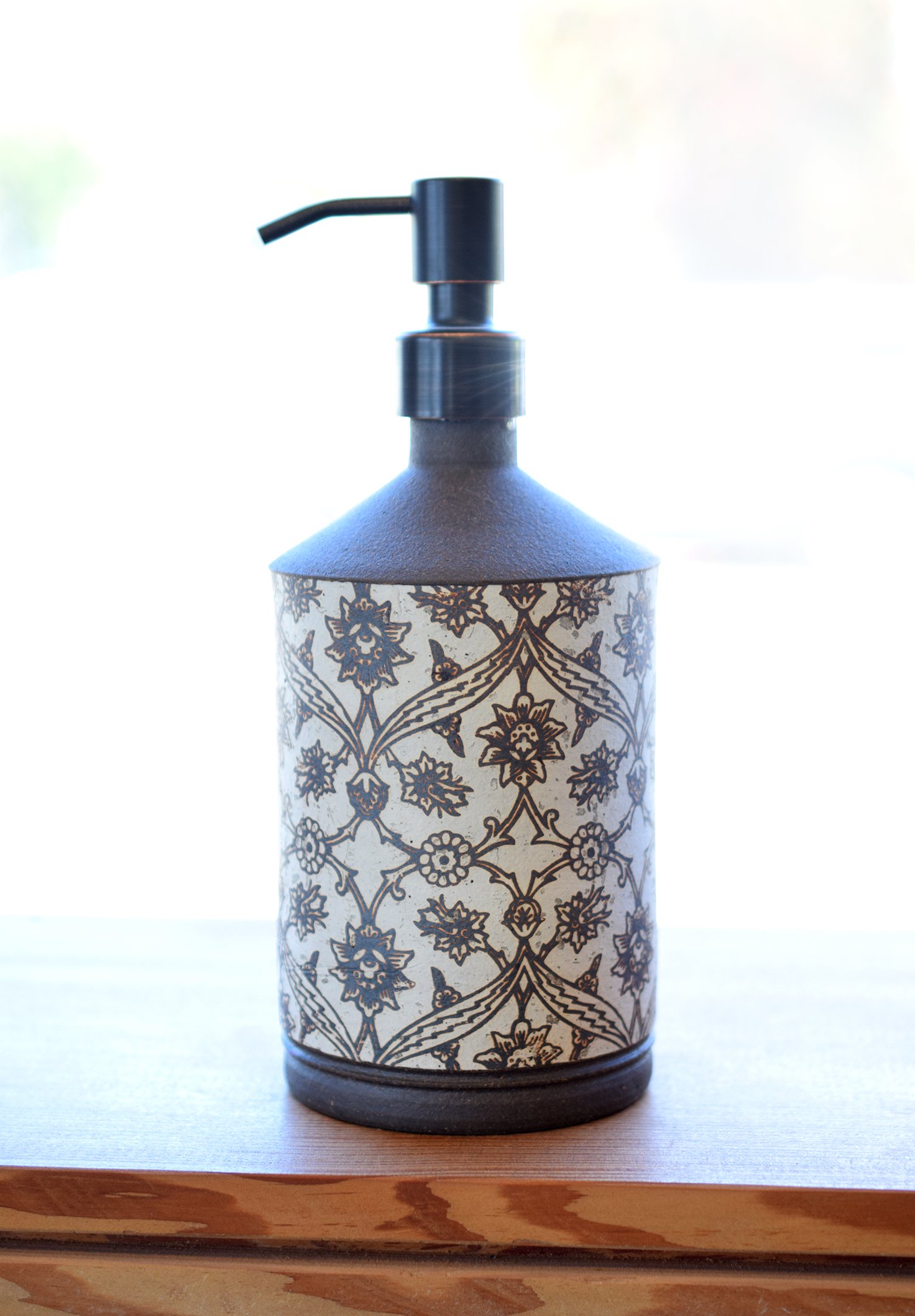 iznik-soap-pump3.jpg