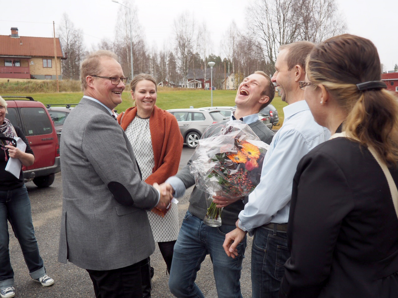 Glädjande miner i Norsjö idag när lösningen för den nya husfabriken presenterades på en pressträff.