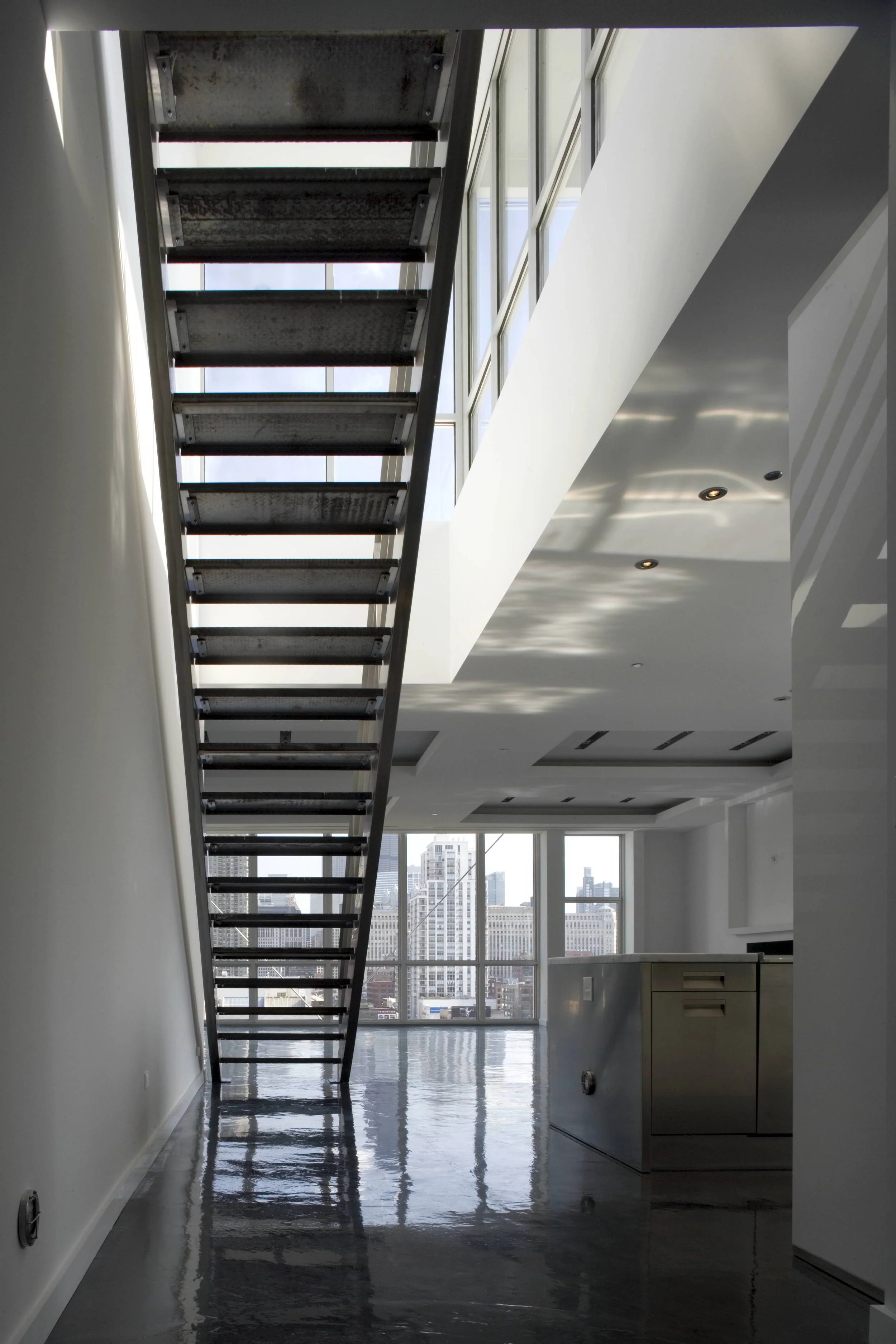 156 Superior High-Rise Location: Chicago, IL Photos: Marty Peters AIA Seattle 2006 Design Excellence Awards National AIA 2007 Design Excellence Awards Residential Architect Magazine Award American Architecture Awards 2008