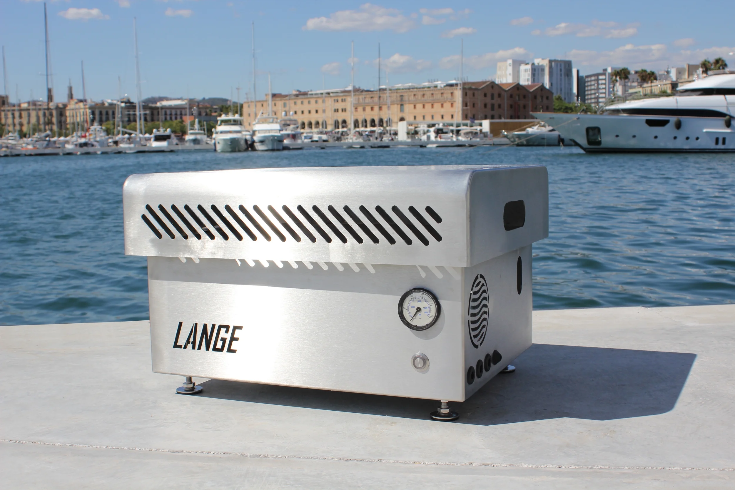 Yacht Pump 230 V AC 50/60 Hz