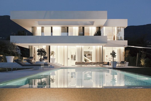 50bd3b43b3fc4b60b100011b_house-m-monovolume-architecture-design_haus_mayer_04-528x352.jpg