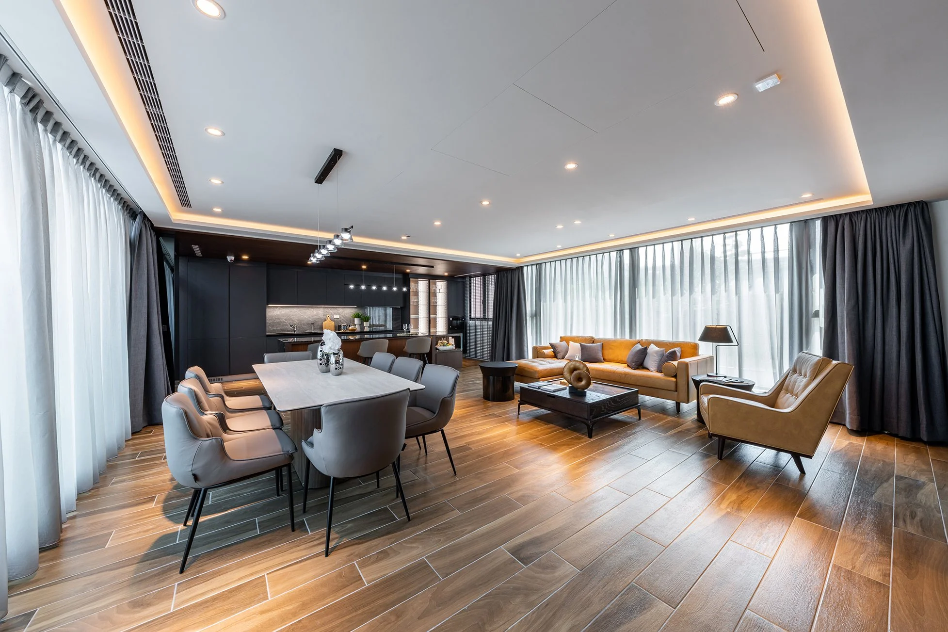 兼具會議與休閒的寬闊交誼廳