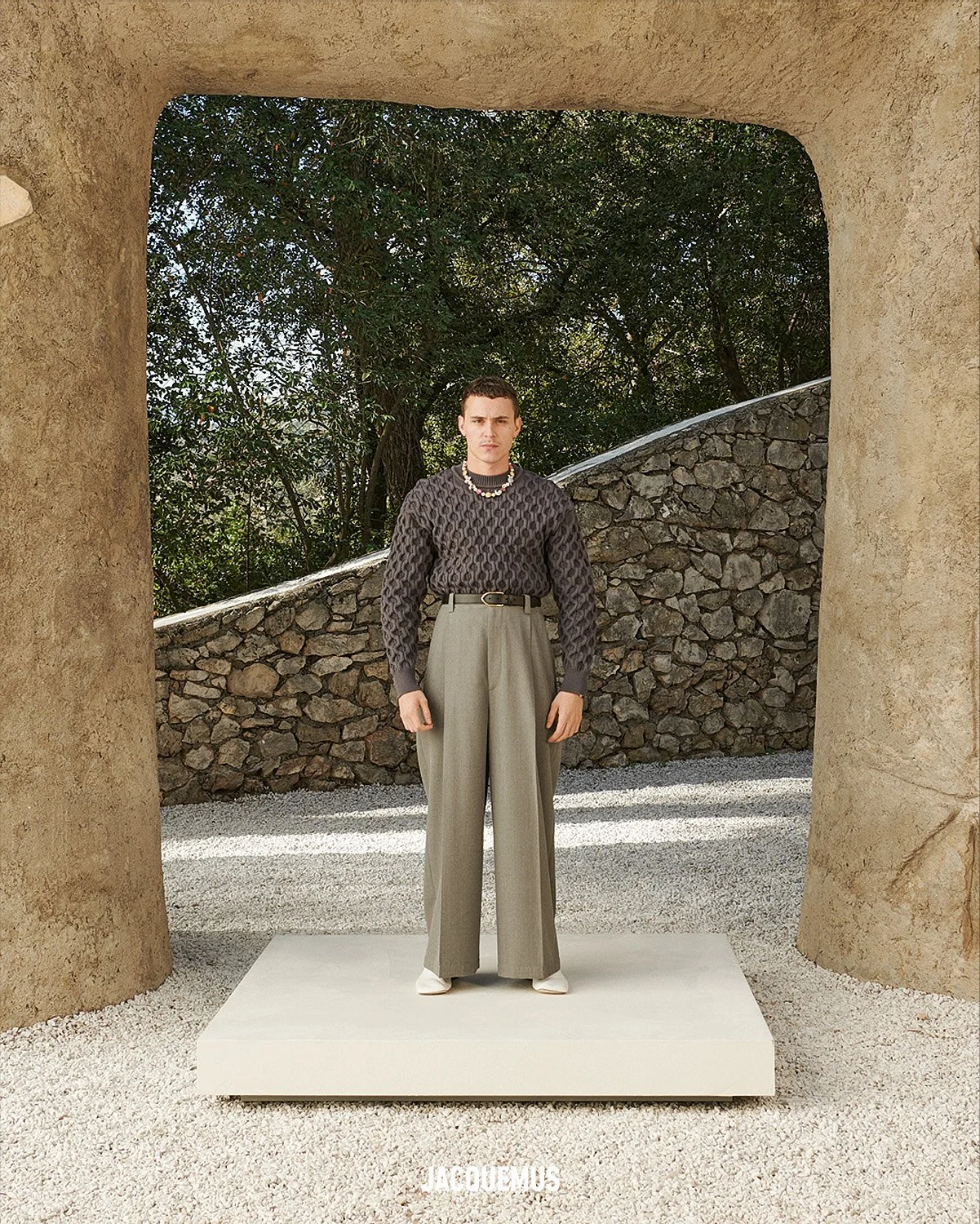 JACQUEMUS_LESSCULPTURES_BONJOUR_15_ARON_PIPER_0337_4_5.jpg