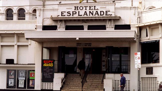 #ESPY WATCH | Calm down @theheraldsun. Locals have not delayed the re-opening of a beloved pub. This is Council process at normal snail’s pace > http://tinyurl.com/pjn5bbr