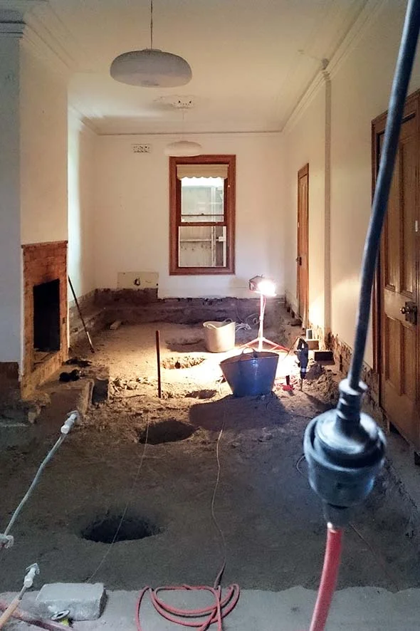 oof-long-table-house-demo