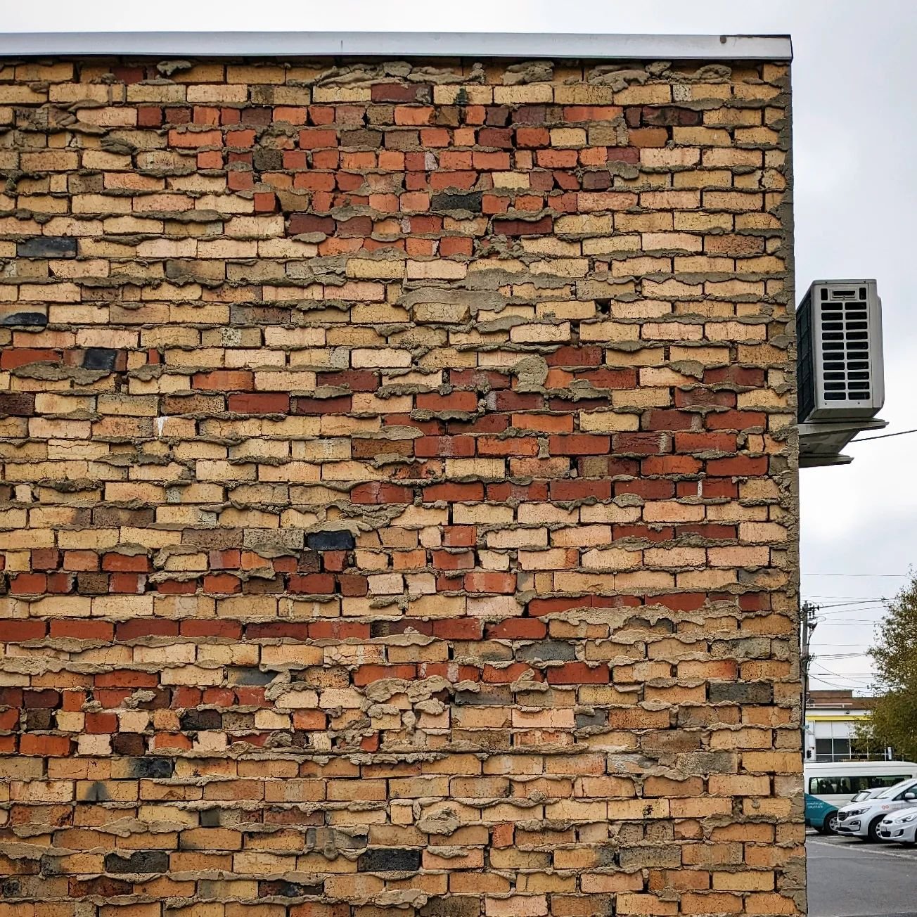 Jane's Walk today: Oooh what a nice crunchy face of #JimBirrell-esque oozy mortar brickwork. Thanks for the Northcote Bricks tour @bethgreenwoo.d!

Jane&rsquo;s Walk is a movement of free, citizen-led walking conversations inspired by writer, urbanis