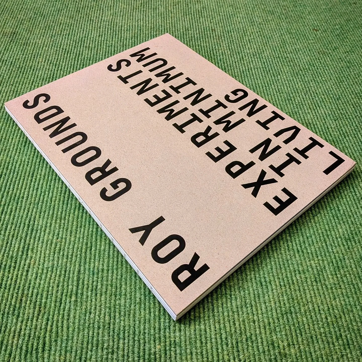 My excellent birthday present. Beautiful inside and out @tonylee_author! Grounds' minimal living ideas are a great reality check in our age of excessive consumption.
#roygrounds #experimentsinminimalliving #australianmodern #melbournemodern