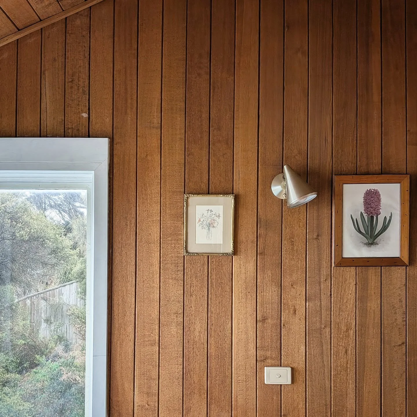 From the #RamsayHouse tour: Cosy, lovely and well lived-in. 

#RoyGrounds #FrederickRomberg #beaumarismodern #mounteliza #australianmodern