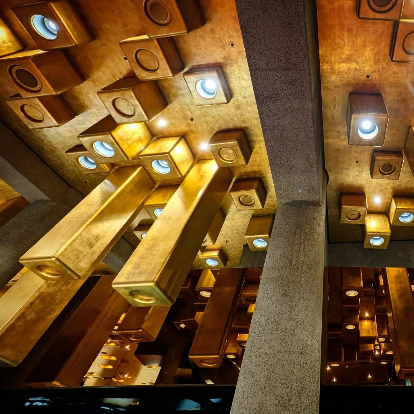 Down in the bowels of Hamer Hall and it's very Nouveau Flinstones > #podsaveamerica