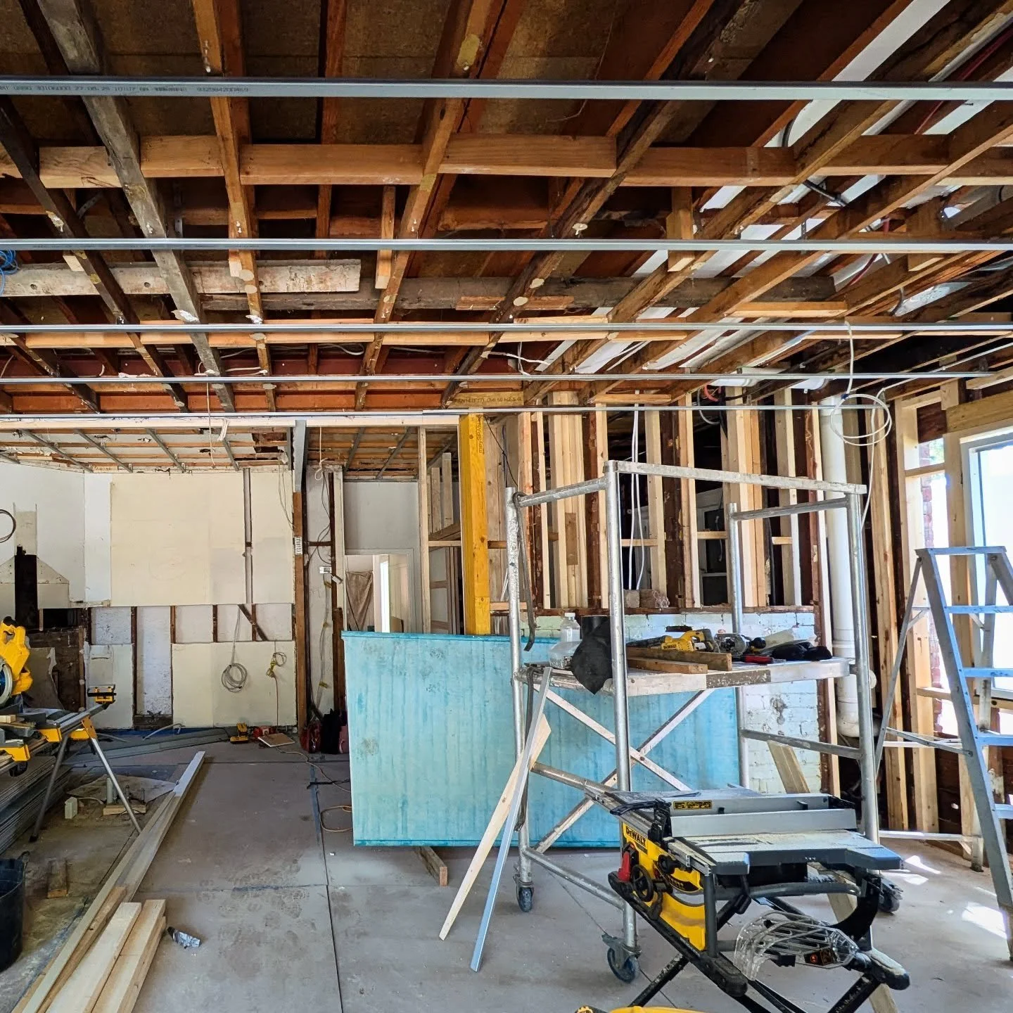 Under Construction | Love frame up stage
> 🛠️: @mittyandprice
#OOFarchitecture #OOFWIP #BattenPorchHouse #altsandadds