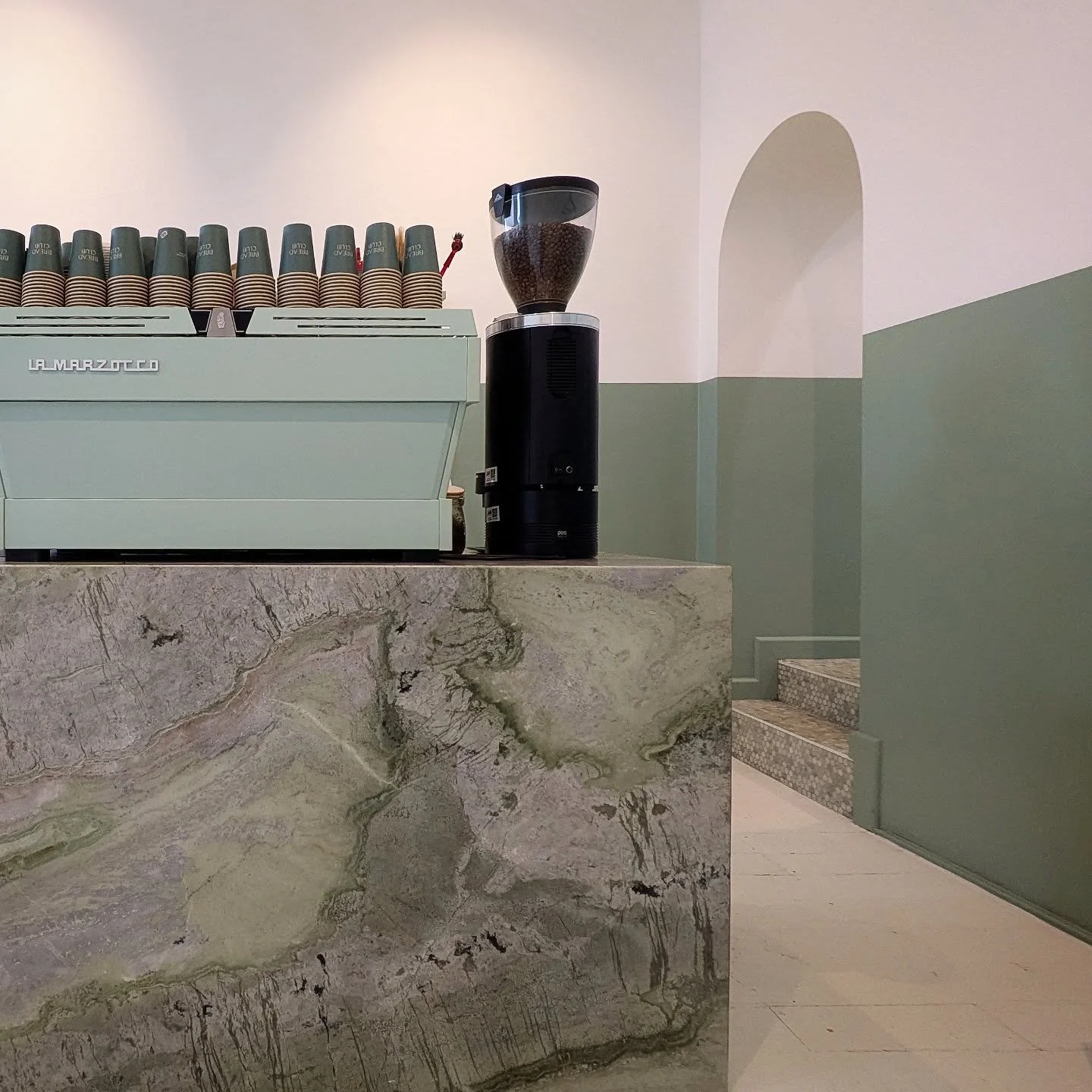 Somehow always manage to be just passing by... may as well get one of everything 

#breadclub