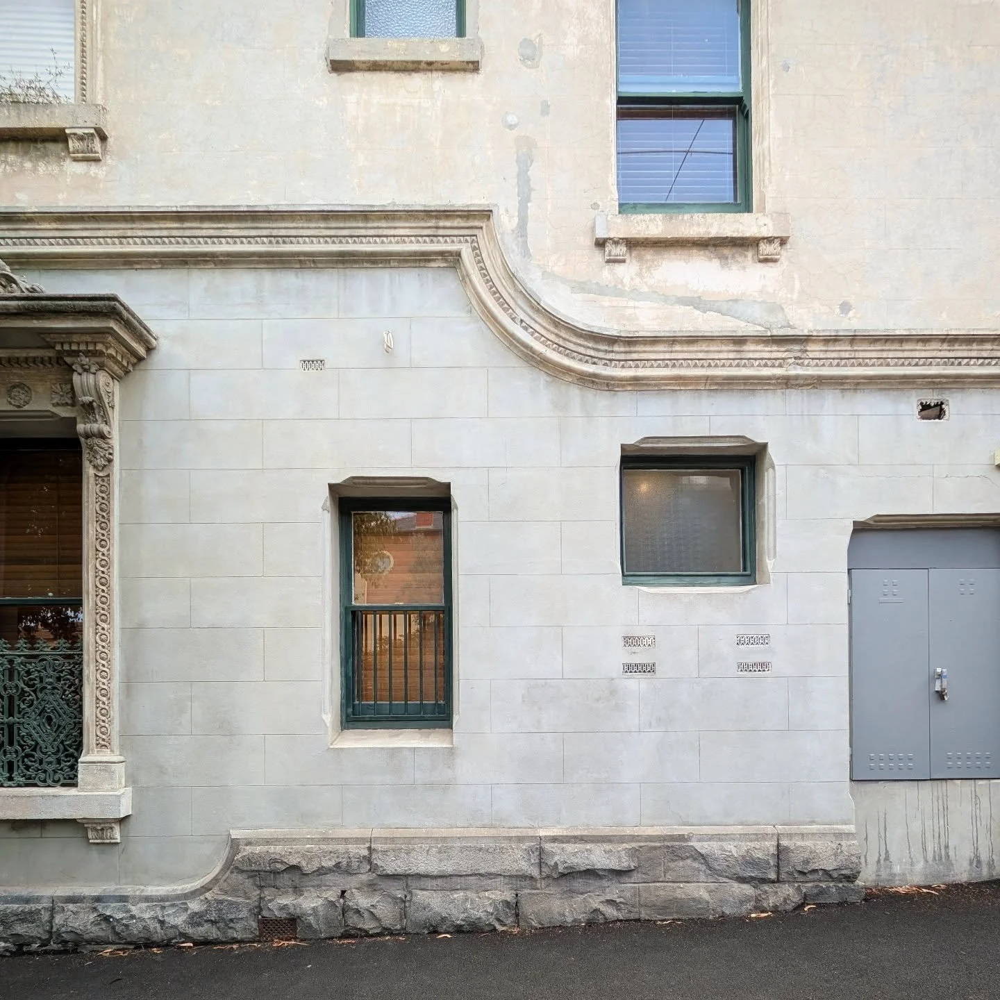 #Ripplemere's got one of the grandest facades in St Kilda but the side view is more fun