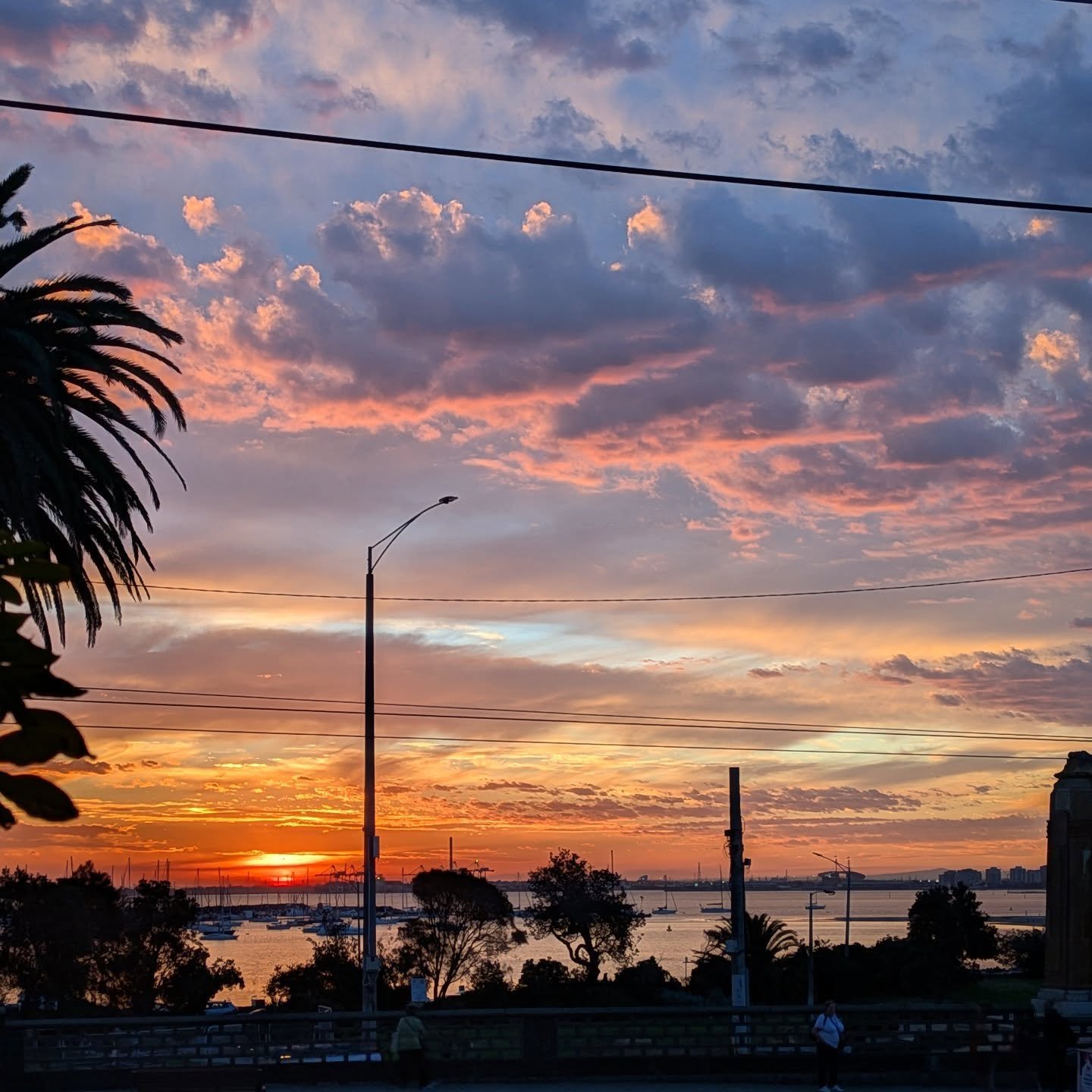 Gorgeous autumn skies over the bay 😍