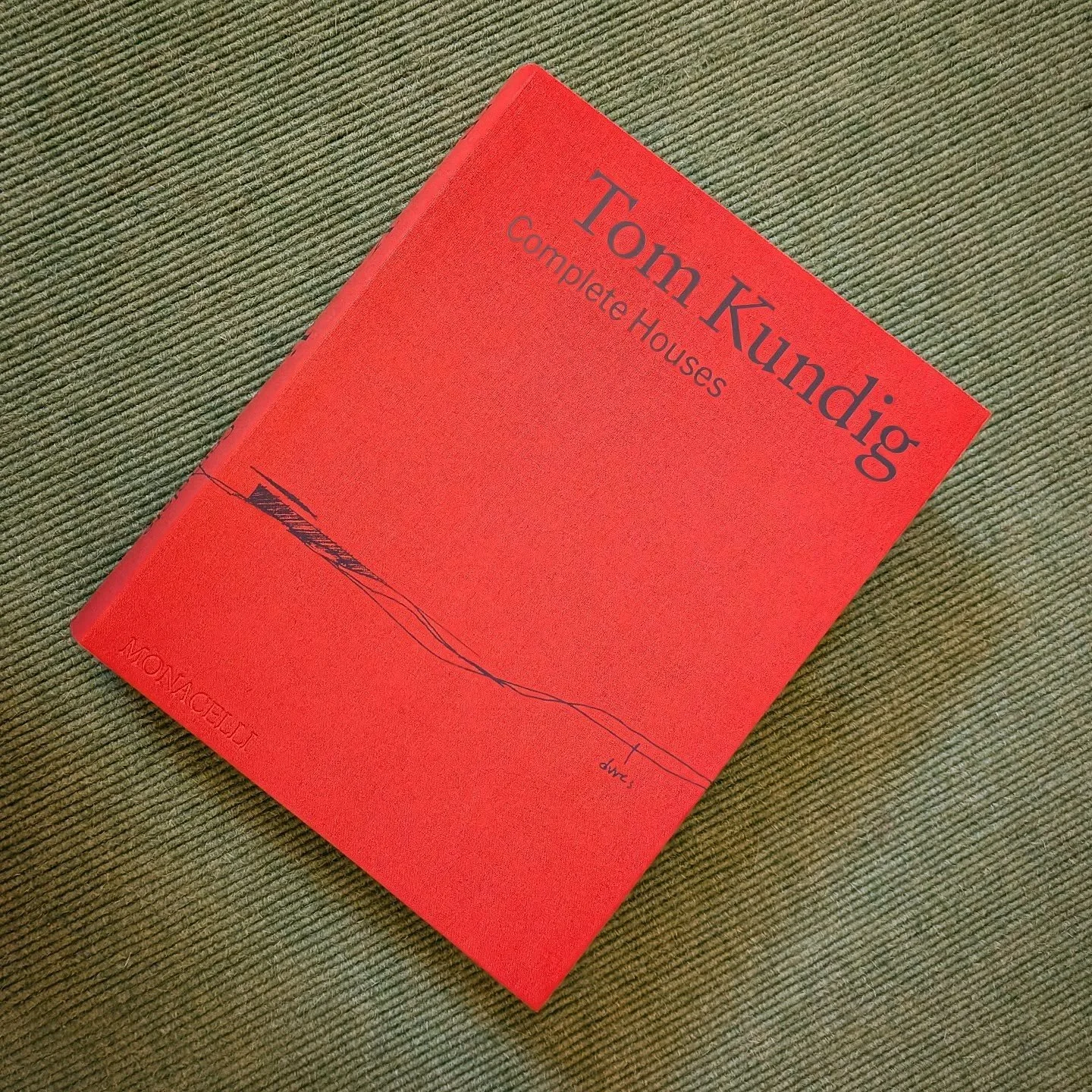 So inspired by #TomKundig's lecture today that I invested in this mighty tome. And SO glad I did. Chock full of pencil sketches, superb plans and hand drawn perspectives - it's crack for architects
> #melbournedesignweek #MDW #ngv