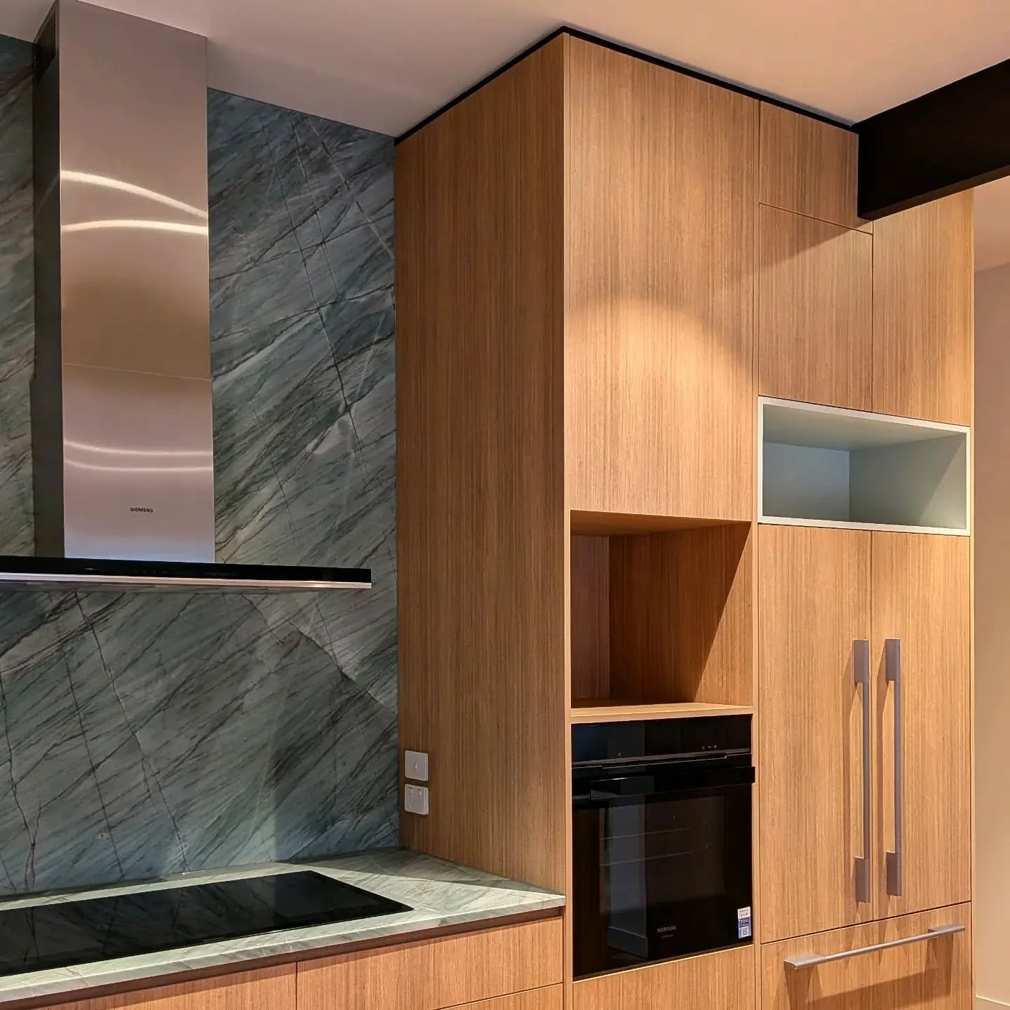 Under Construction: Kitchen of rich natural textures - honed Esmeraldo quartzite and its good friends pistachio green and honey toned timber at #BattenPorchHouse
🛠️: @mittyandprice | Joinery: @individualdesignconstruction 
#OOFarchitecture #OOFwip #