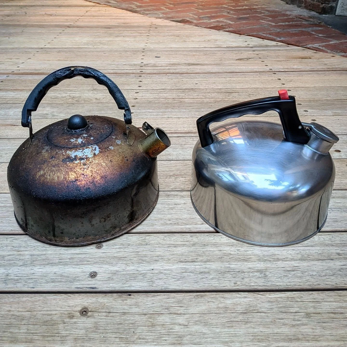 Another episode in our long running series: Goodbye Old Kettle Hello New Victim. We've destroyed many kettles over the years. Mostly recently Le Creuset, Kmart generic and now we'll see how long the Op Shop special survives...