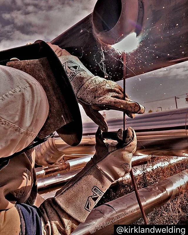 #repost
Little 4" olet on 10" pipe , Little sucker takes alot of weld 👊#weldernation #arcempire #theweldlife #pipewelder #lincolnwelders #oilfield #lincolnelectric #pointonepercenter #weldeverydamnday #stickwelding #weldmafia #flexaprene #