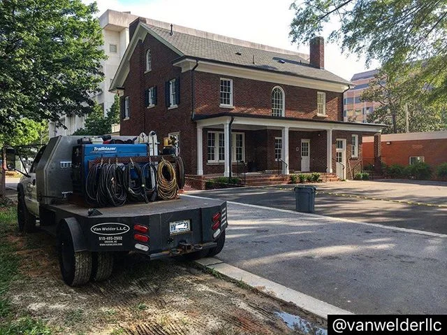 #repost 
Handrail install in downtown Raleigh, NC.
.
.
.
#vanwelderllc #welding #handrails #customfab #install #metalwork #weldingrig #millerwelds #work #raleigh #nc