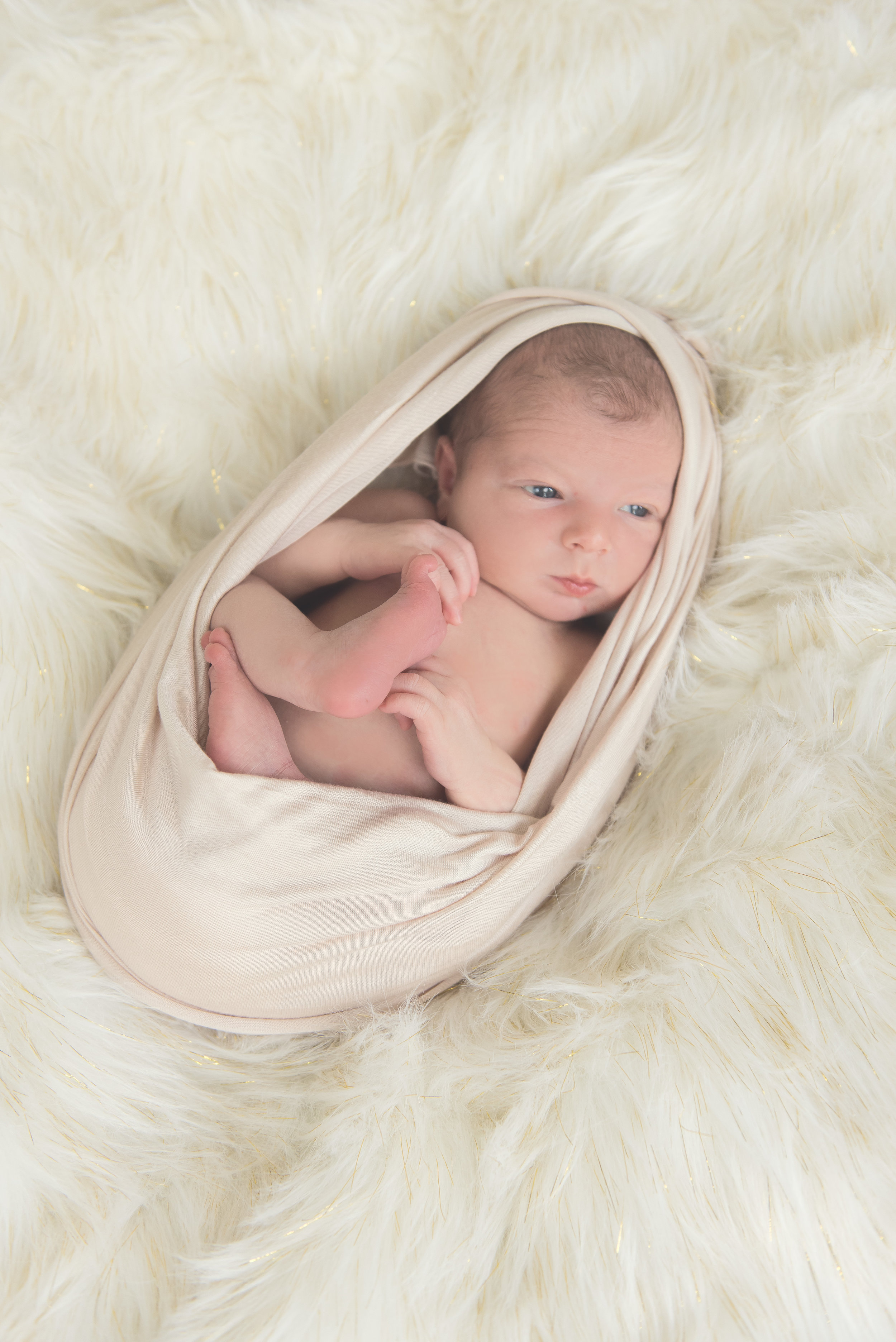 womb wrap newborn pose