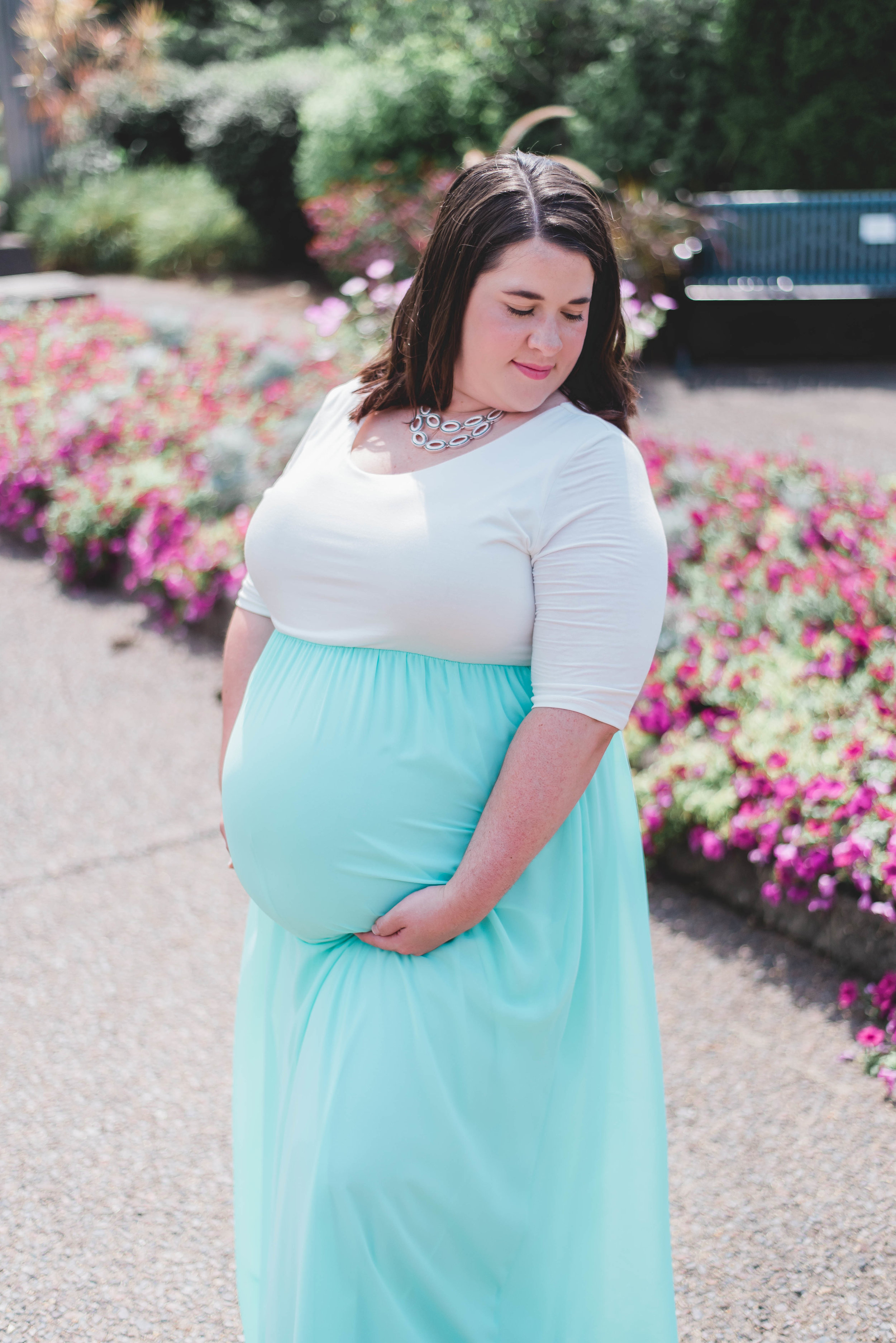 maternity photos with flowers