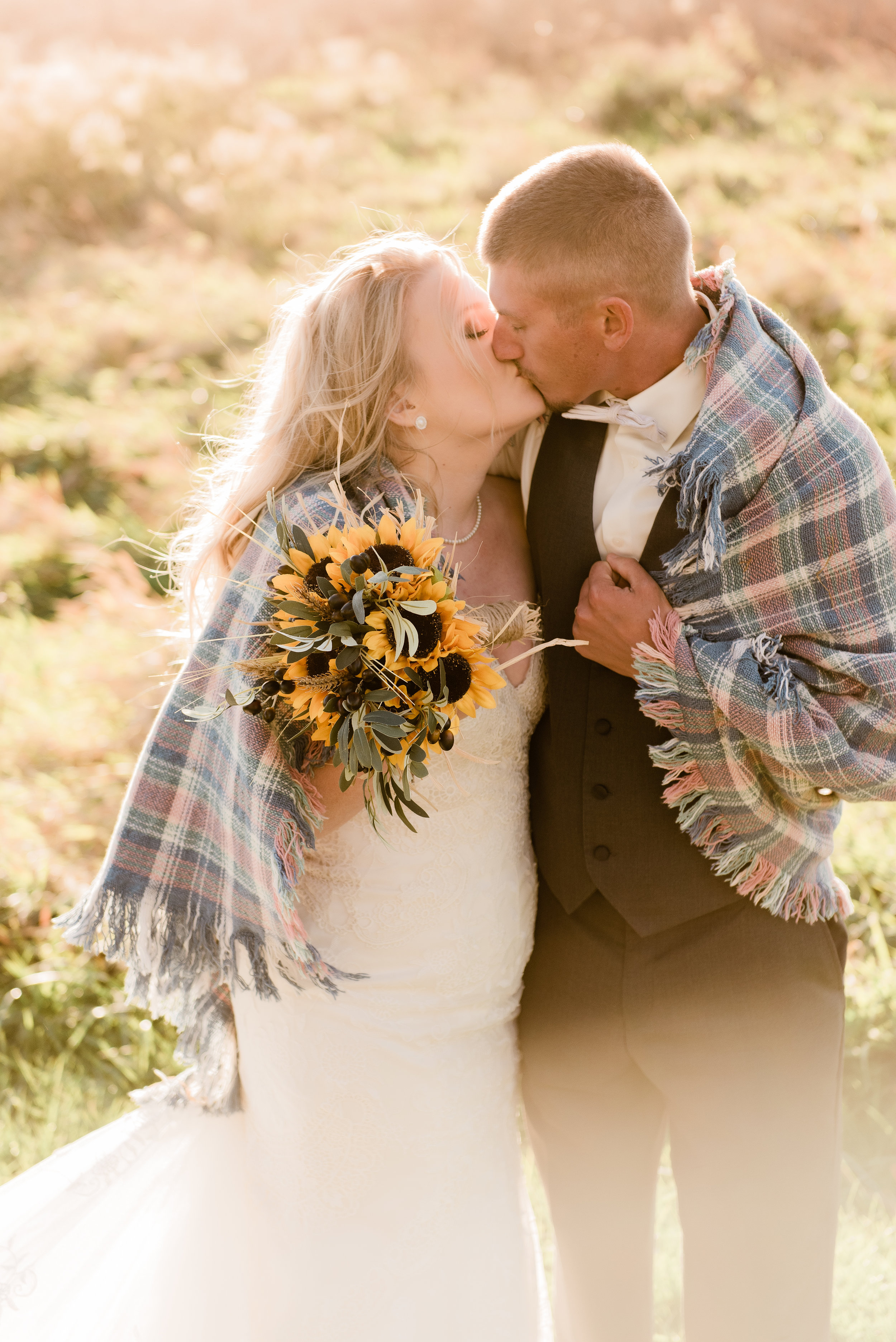 kiss under blanket 