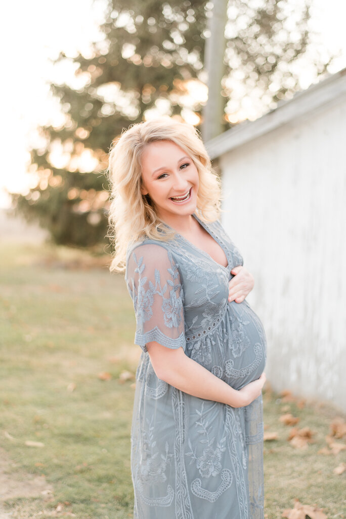 Holly Davis Maternity Photo | Photos by Ariel