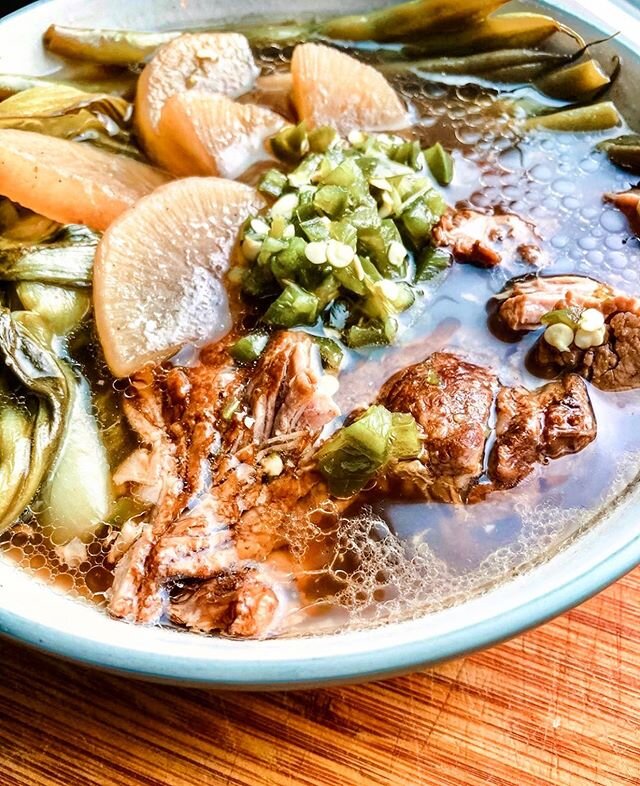 SINIGANG FILIPINO PORK SOUP
I haven&rsquo;t had much time to post my own recipes this holiday season, so I&rsquo;ve scoured IG for guest posts, which meet 3 criteria:
💥look delicious
💥fairly easy to make, and most importantly
💥consist of fresh, he