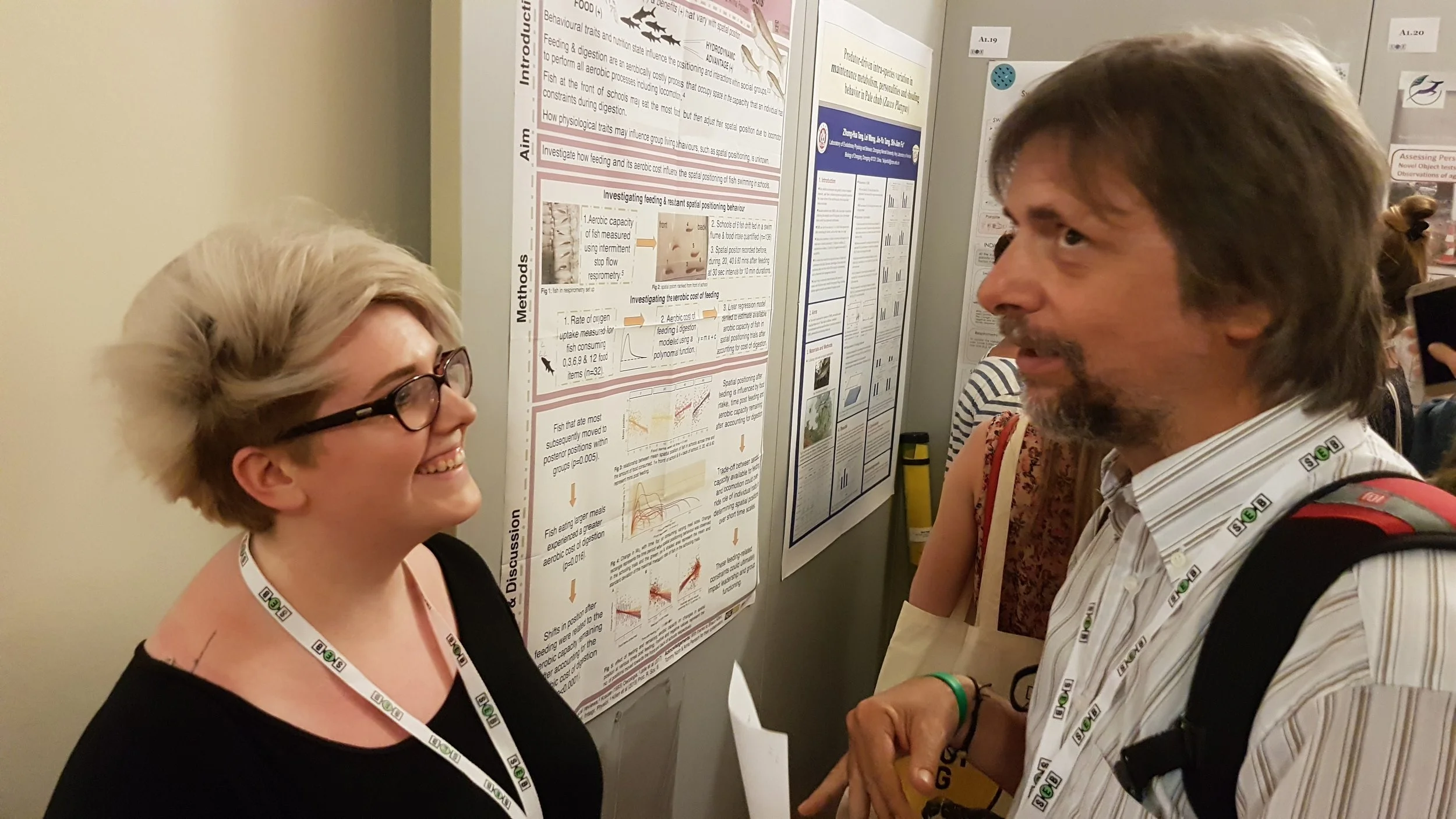 Steph McLean presenting her poster on how digestive costs affect schooling behaviour in fish.