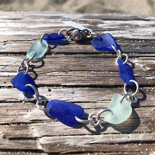 Seafoam and cobalt blue are 2 of the most popular sea glass colors. Here they are in one bracelet in sterling silver. Price is $85 plus shipping. DM or comment below to purchase. #seaglass #seaglassjewelry #seaglasslove #seaglasshunter