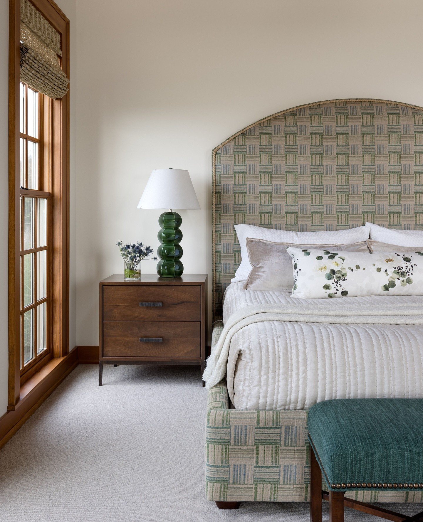 A green color scheme pervades the primary bedroom at our Puget Sound Residence project. The custom designed bed is scaled perfectly in the extra tall room and has a subtle rope detail that is a nod to beach life. ⁠
⁠
⁠Photography | @mirandaestes ⁠
Ar