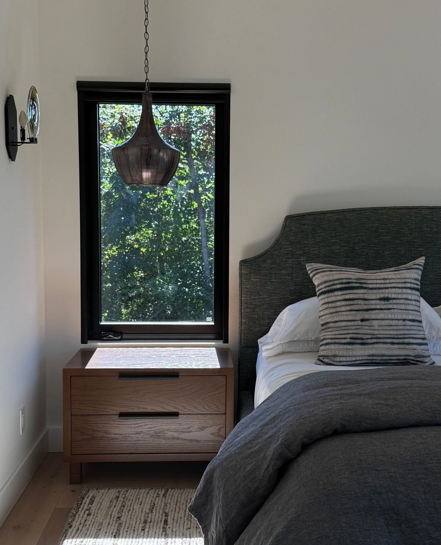 A preview of our latest waterfront project starting to come together handsomely....⁠
⁠
⁠
Interior Design | @colleenknowles_interiordesign⁠
BTS Photo | @socials.bybella⁠
⁠
.⁠
.⁠
.⁠
⁠
#CKIDBayside #colleenknowlesinteriordesign #CKID #interiordesign #se