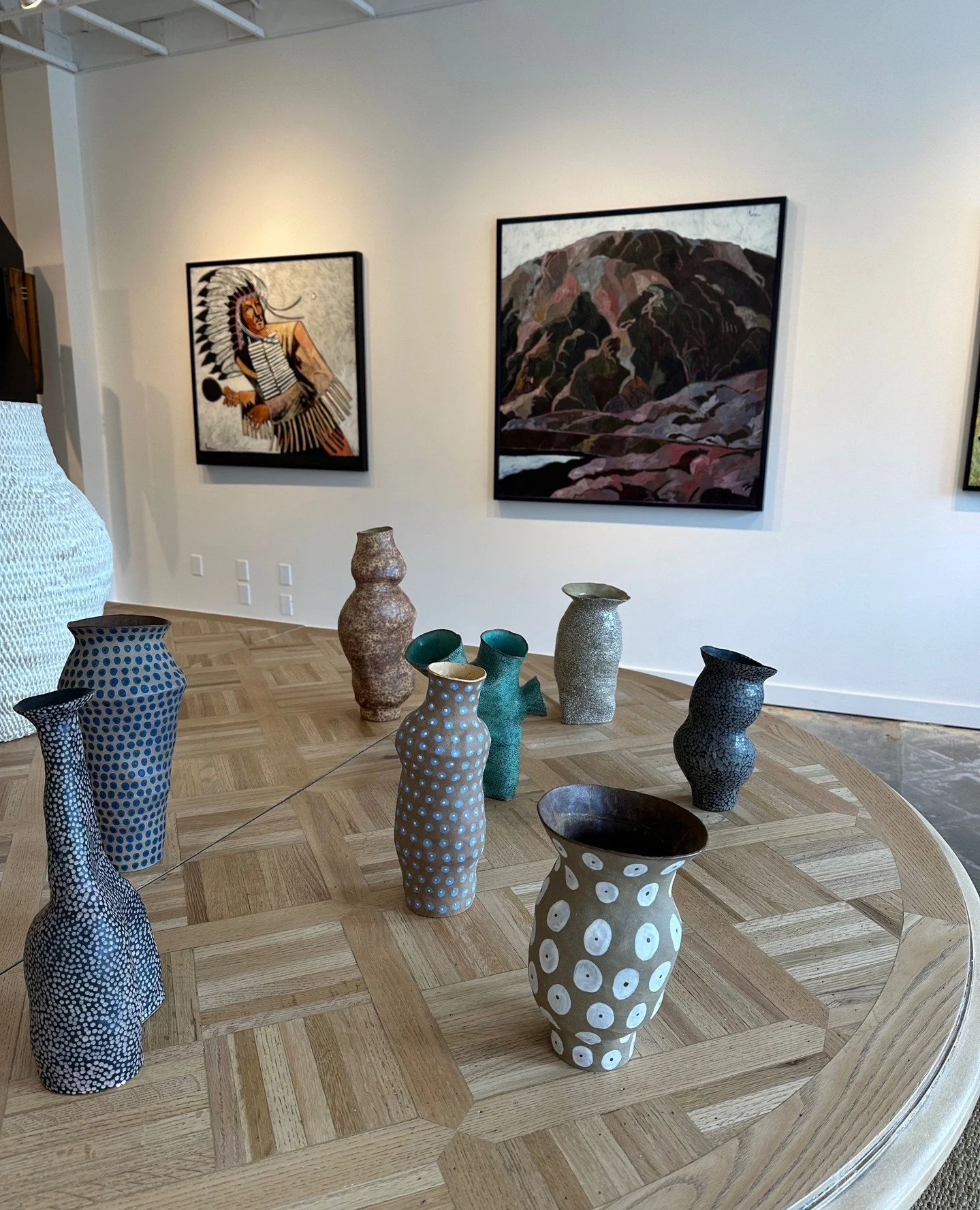 Frequent travel for sourcing enables us to present clients with exceptional options.⁠ Here is a look at what we saw during our recent Sun Valley gallery tours. ⁠
⁠
⁠
.⁠
.⁠
.⁠
⁠
#colleenknowlesinteriordesign #CKID #sanjuanislands #pnwhomes #pnwinterio