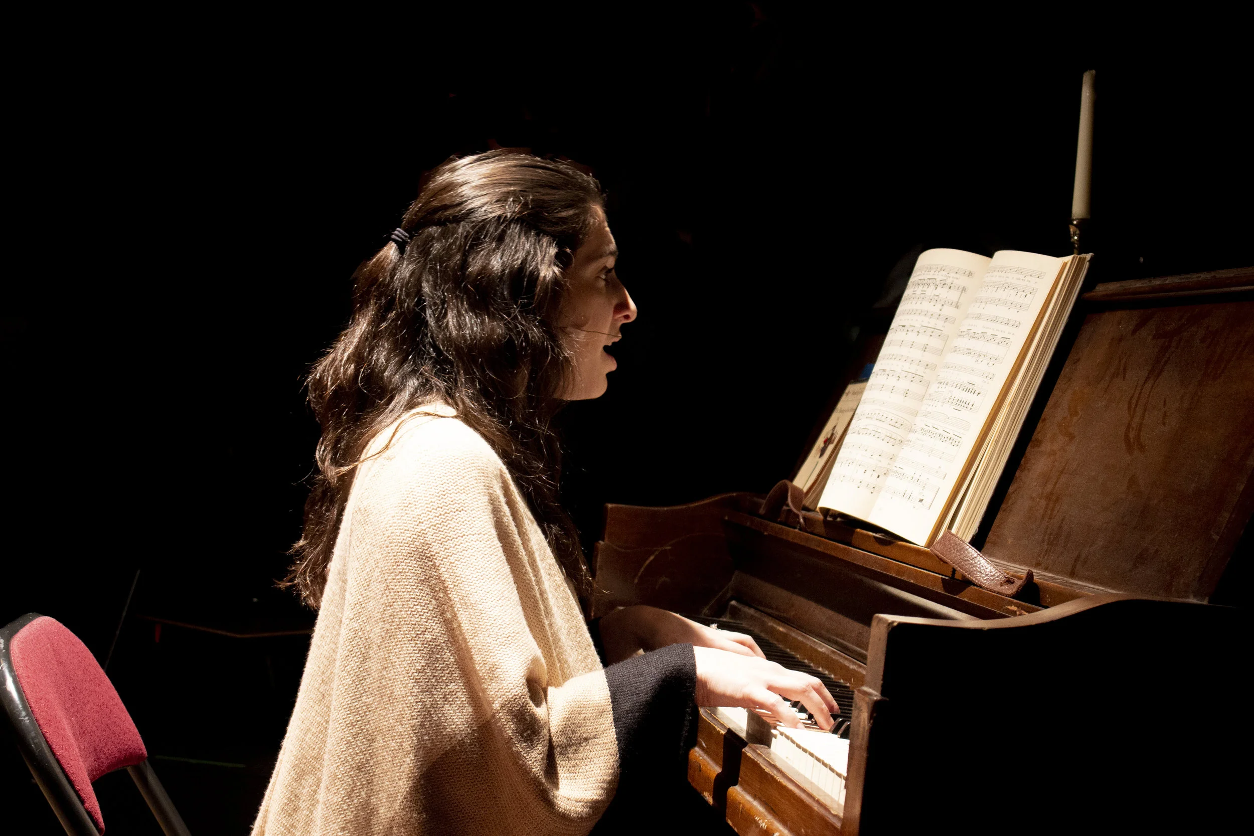 Olivia Accardo (Helen Bechdel)