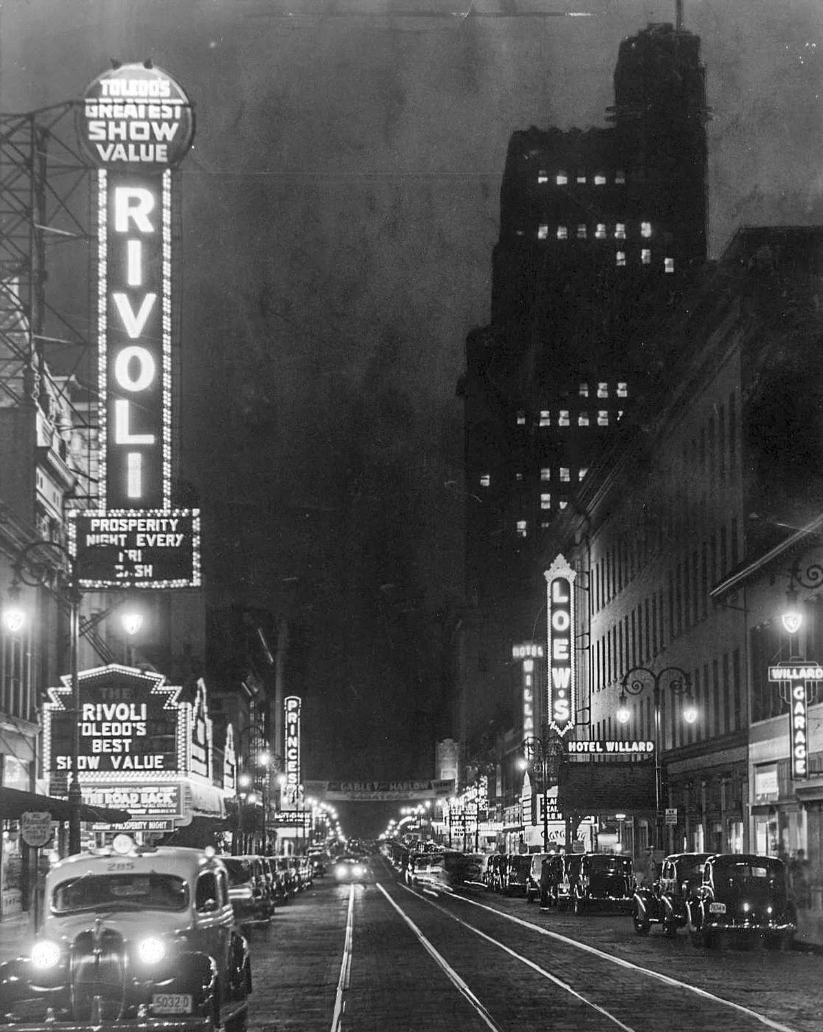 ST._CLAIR_STREET_NIGHT_LIFE.jpg