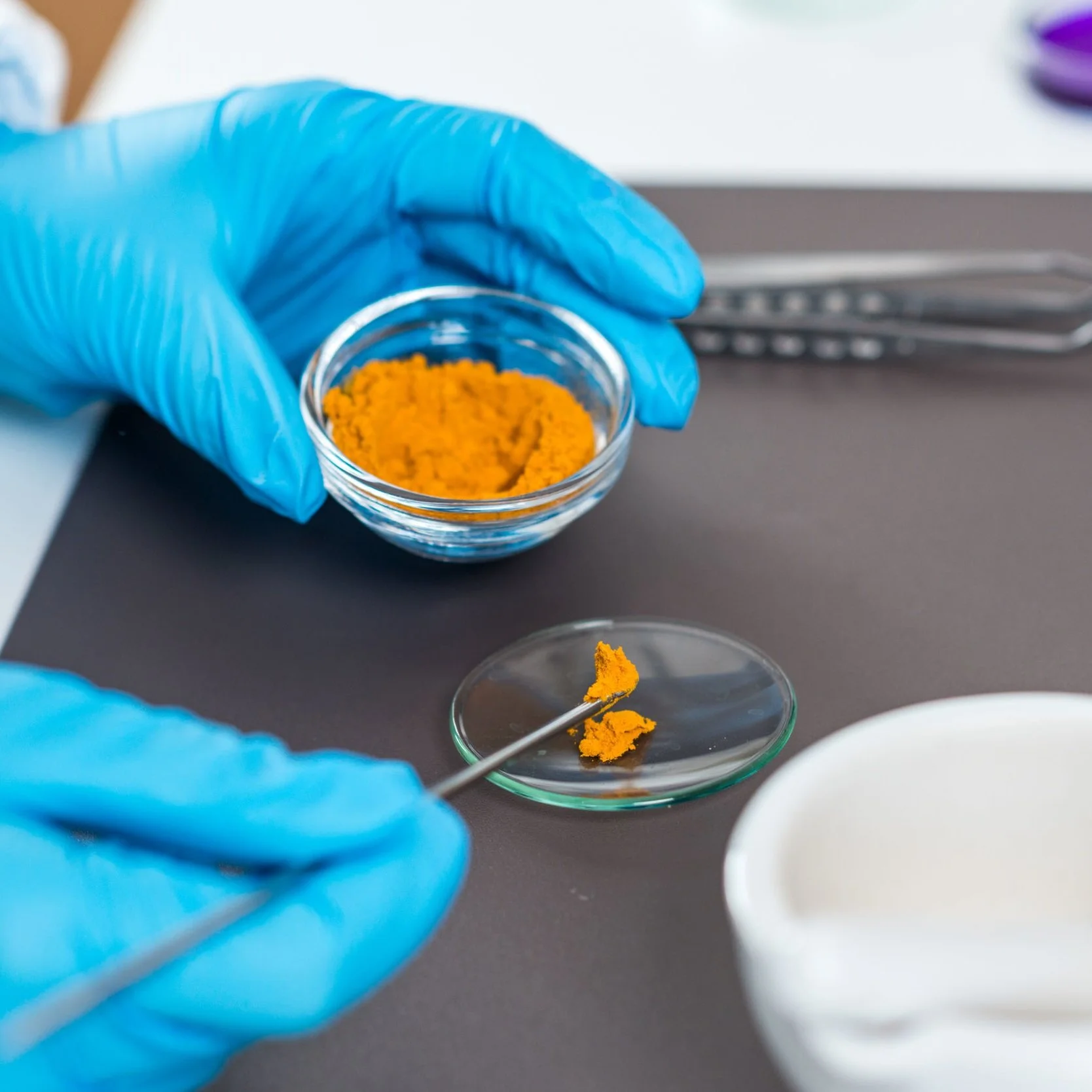 Turmeric tissue staining for histology and bioimaging
