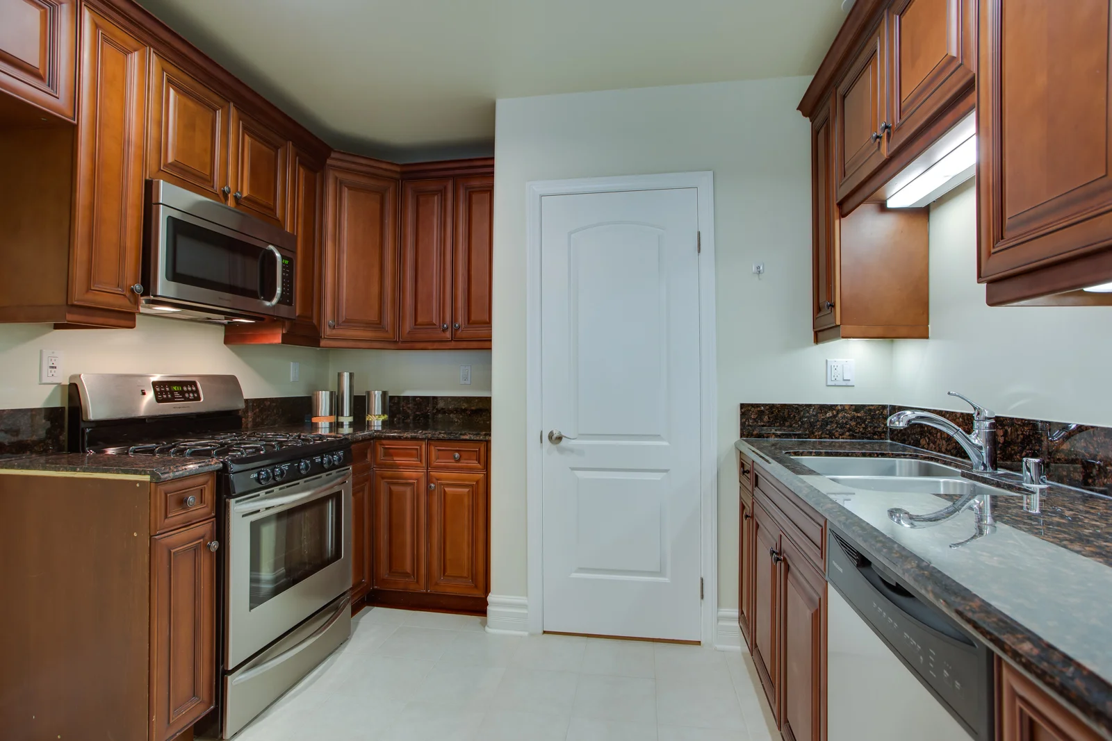 821 S 6th Burbank_MLS-8.jpg