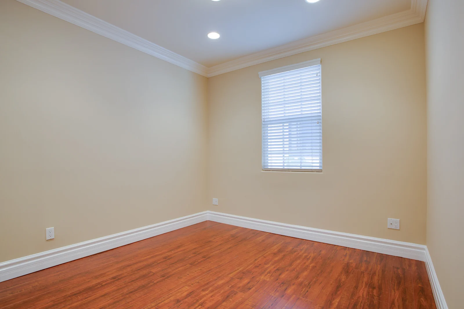 821 S 6th Burbank_MLS-21.jpg