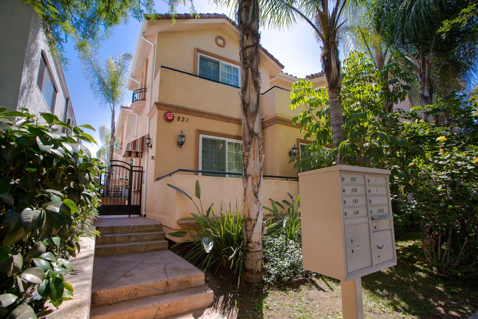 821 S 6th Burbank_MLS-38.jpg