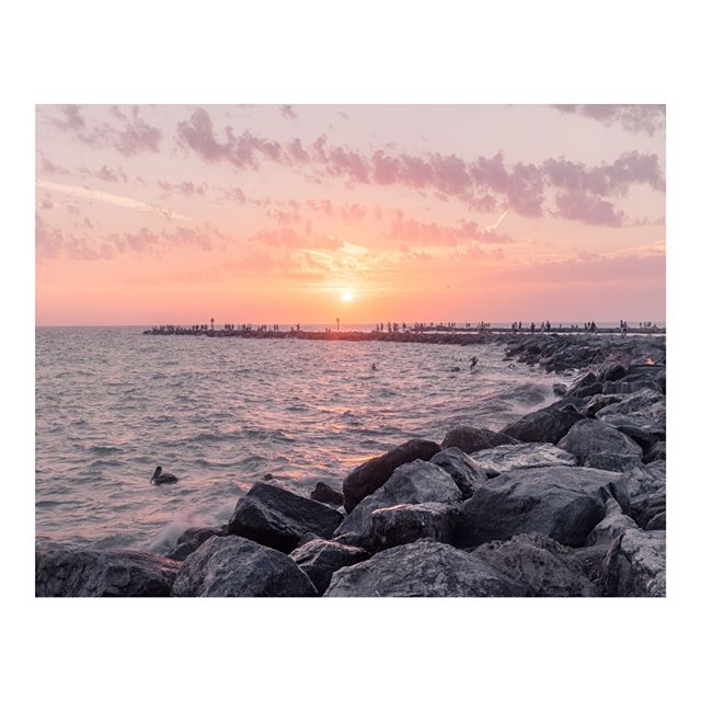 Sunset by the Jetty.
Venice, FL.
.
#WalkWithLocals #VisitFlorida #VeniceFlorida  #FujifilmX_US #MyFujifilm #X100F #Fujifeed