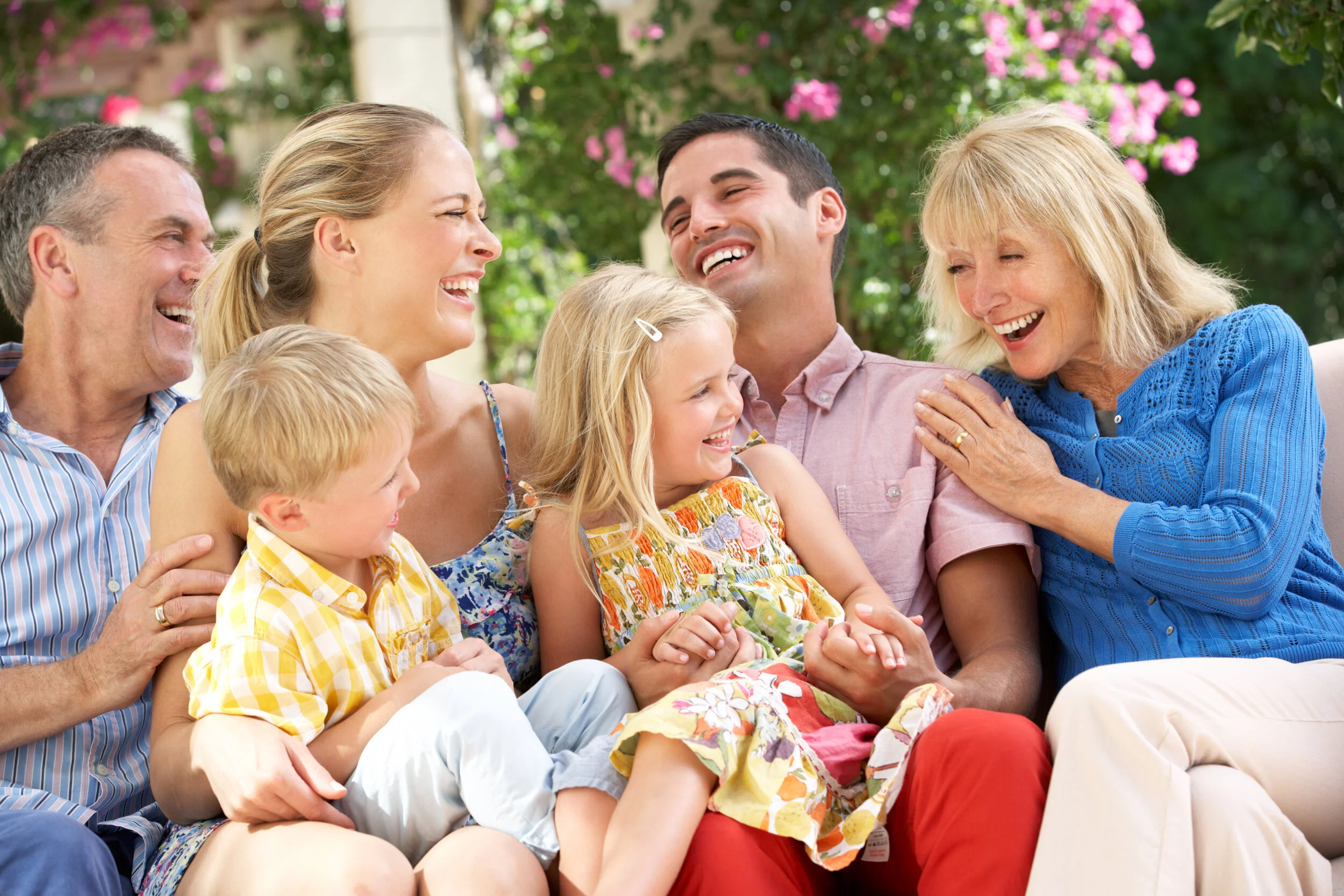 Семья. Цитаты о любви вдвоем. Собралась семья и вместе будем. Родители и дети мотиватор. Самое главное на этой земле успеть набыться.