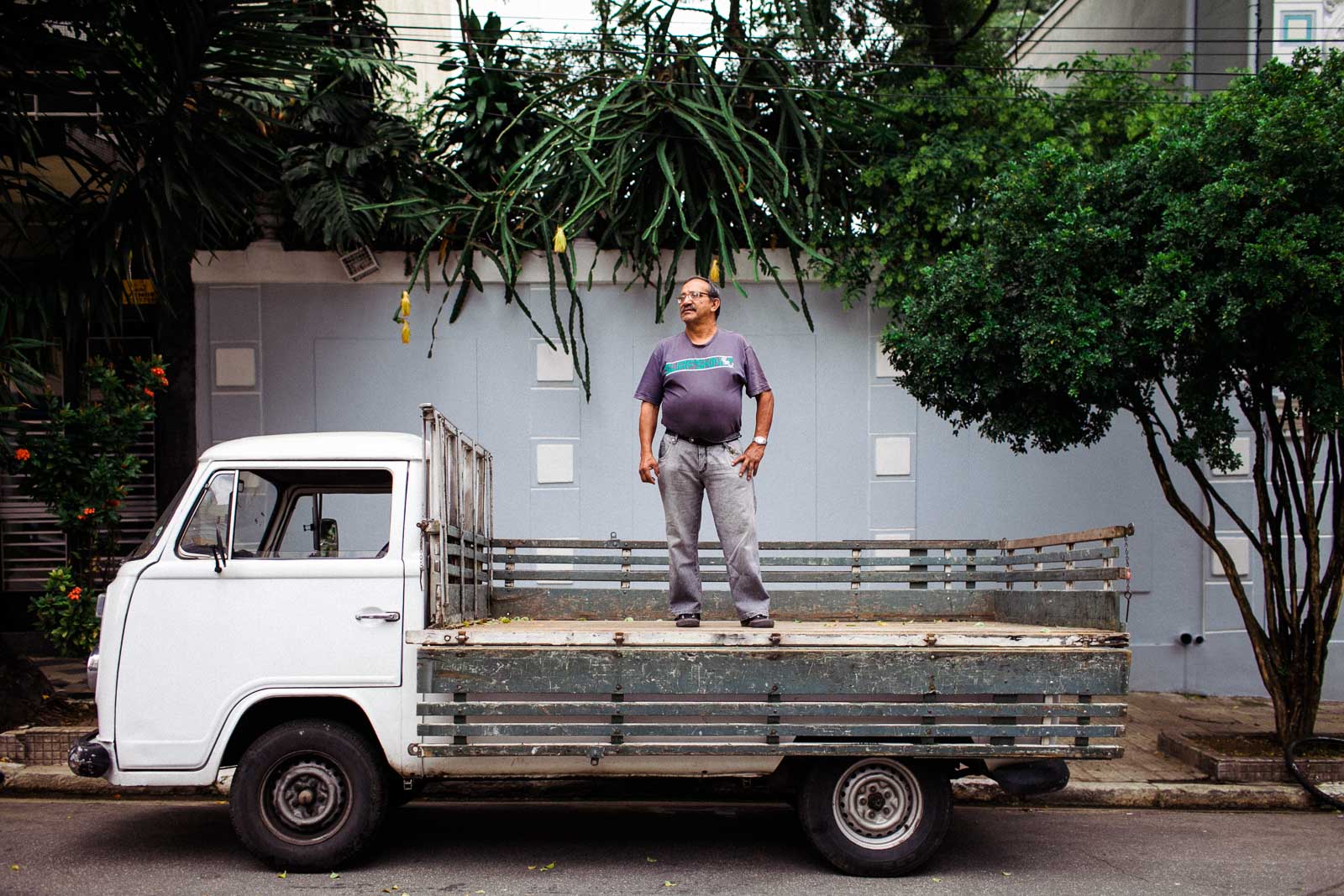  Pasquale arrived in Brazil as a child in the 50's. He’s a mover but one time he has been owner of a chain of butcher shops. In his life he acquired and lost a big fortune.    