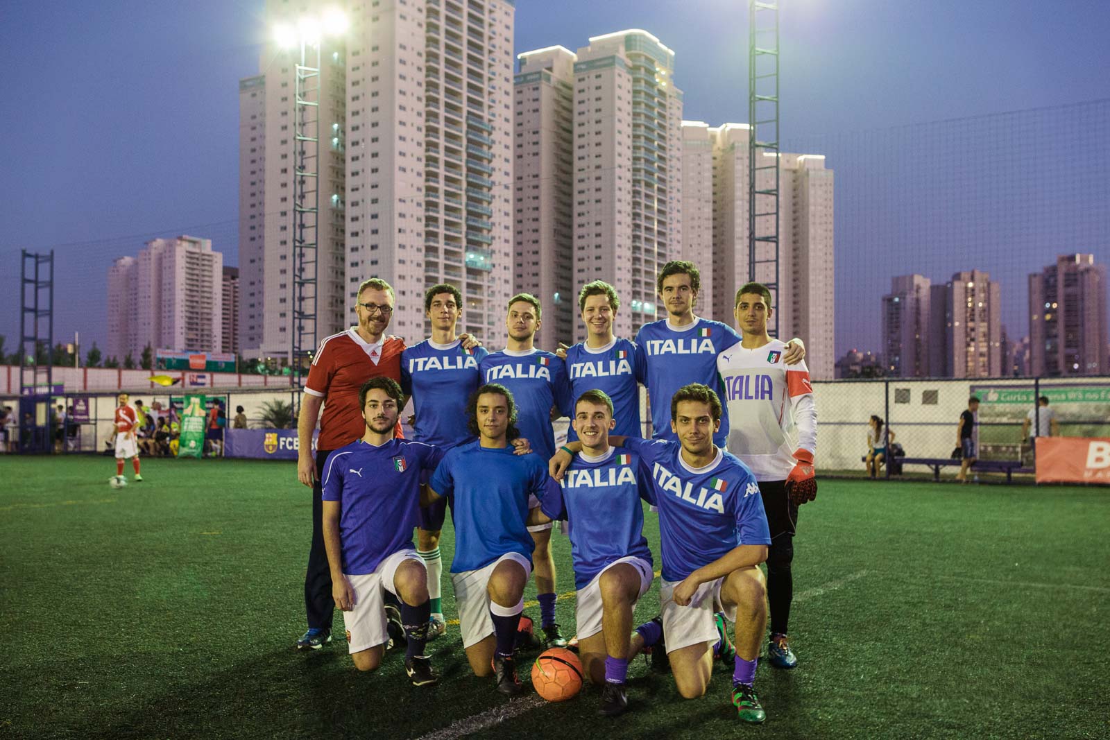  Football team of Italian descendants before the game against Japan. 