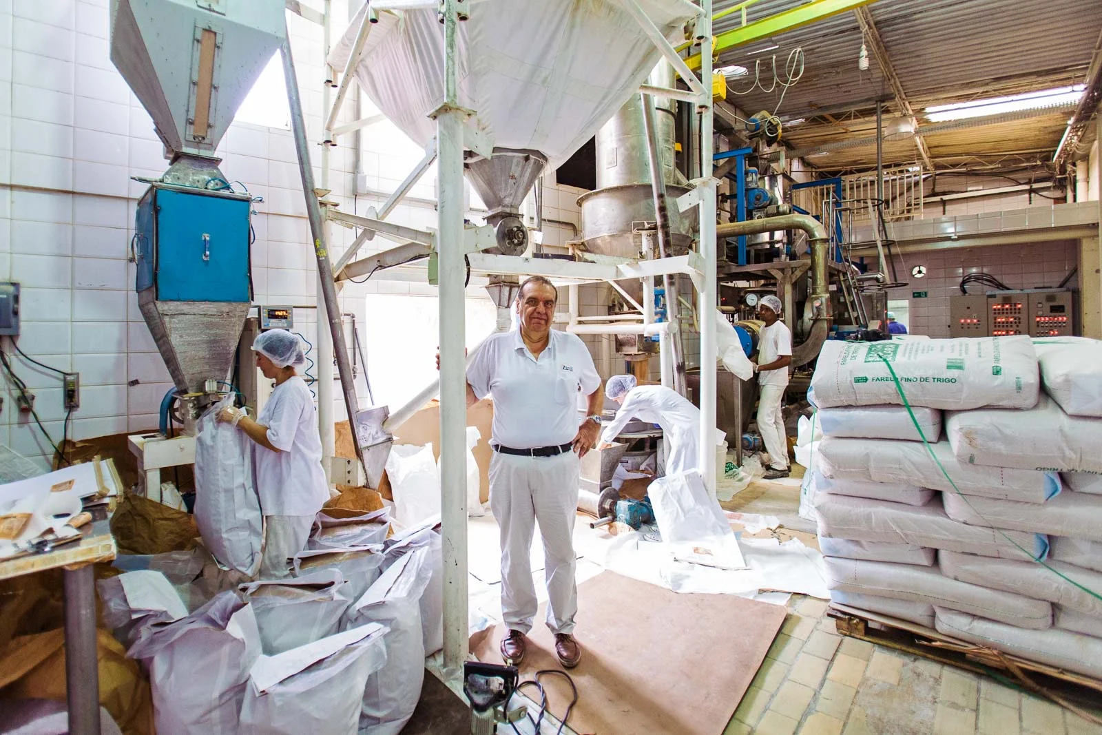 Enrico, an Italian businessman, lives in São Paulosince the '80s and founded Zeni , a company that produces Italian food for large scale retail distribution.