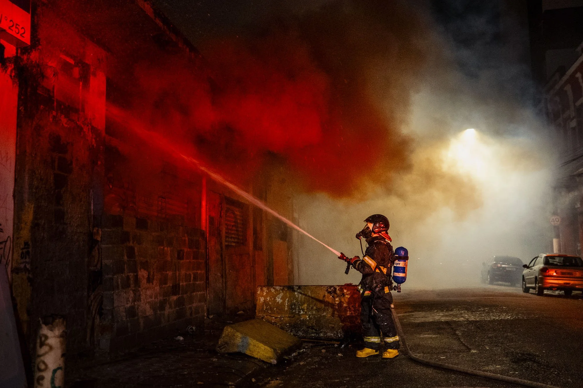 A Cracol&acirc;ndia pegando fogo.
&Eacute; o segundo inc&ecirc;ndio em um m&ecirc;s que atinge a regi&atilde;o da Cracol&acirc;ndia. O primeiro devastou a chamada favelinha, na Rua dos Gusm&otilde;es, deixando cerca de setenta fam&iacute;lias sem cas