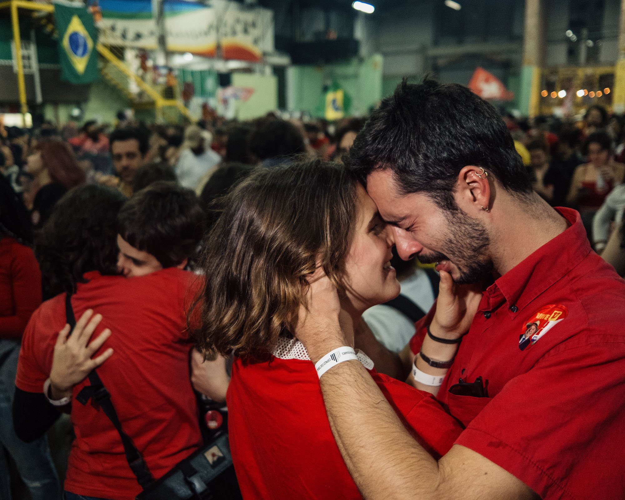 Noite das elei&ccedil;&otilde;es. 25 de outubro de 2026, S&atilde;o Paulo, Brasil.

Election night. October 25, 2026, S&atilde;o Paulo, Brazil.

📸 For Getty Images | @gettyimages 
.
.
.
#EverydayBrasil #EverydayEverywhere #DocumentaryPhotography #el