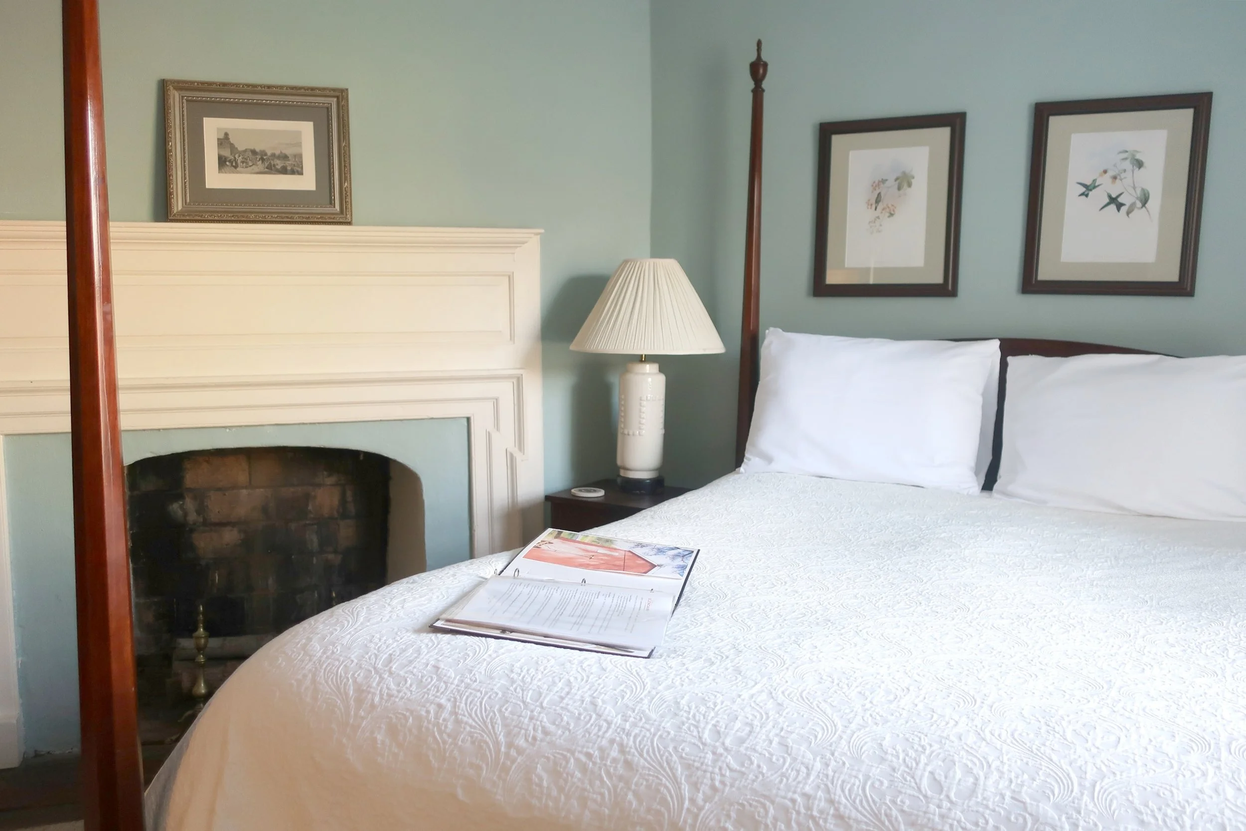Queen sized Four poster Bed