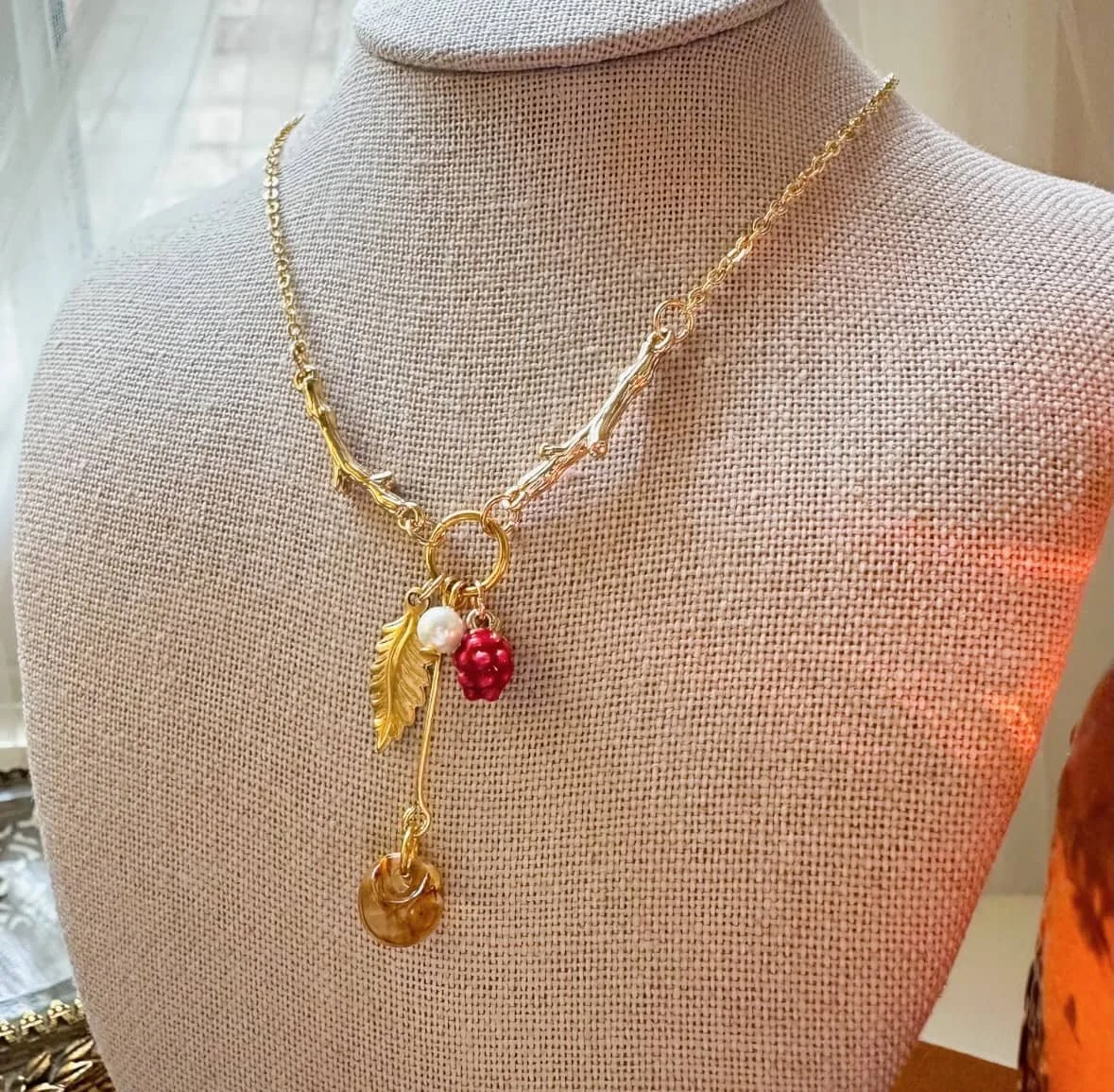 raspberry-charm-autumn-necklace.jpeg