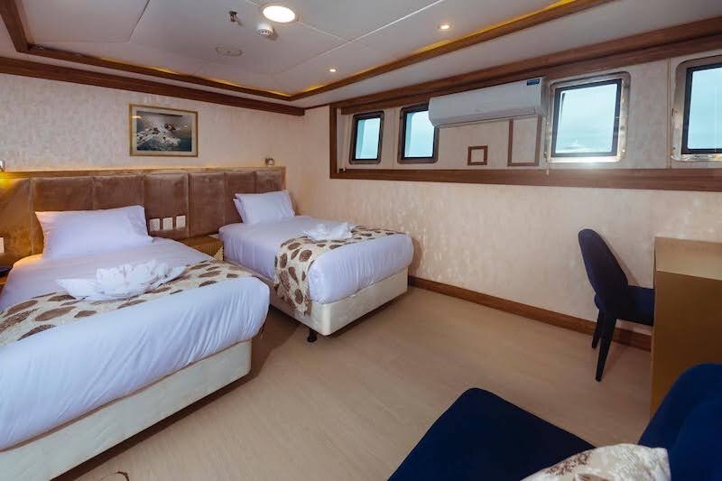 Tiburon Explorer Lower deck cabin - Twin beds 5 RESIZED.jpg