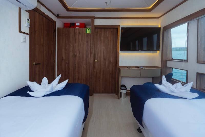 Tiburon Explorer Main deck cabin - Twin beds 2 RESIZED.jpg